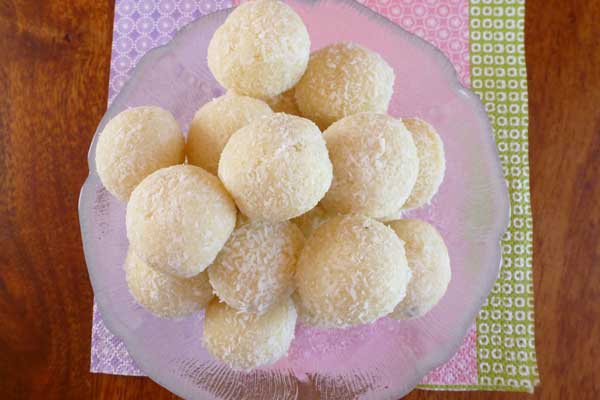 Delicious recipe for coconut balls with babina Plus. Plus.