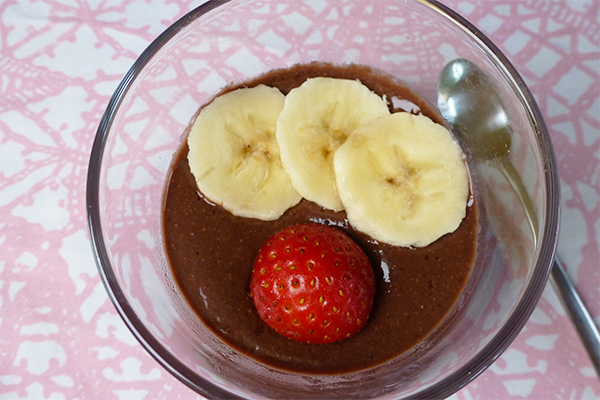 Entdecken Sie unser Schokoladen-Bananen-Chia Pudding Rezept mit babina Plus.