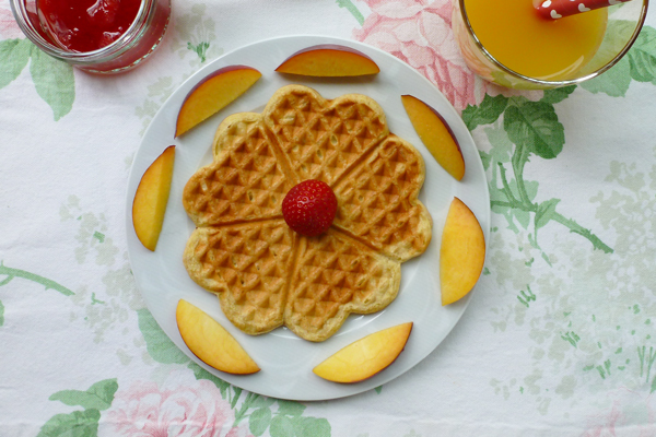 Discover our recipe for delicious vanilla waffles with babina Plus.