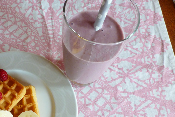 Entdecken Sie unser Rezept für einen leckeren Himbeer-Bananen Smoothie mit Babina Plus.